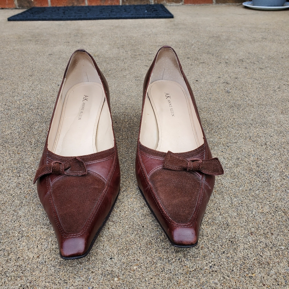 Anne Klein Brown Leather Shoes with bow, Size 9.5